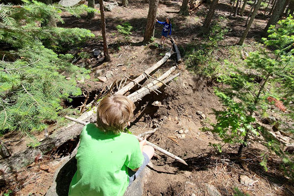 Outdoor School program Mindfulness by Nature kids in the woods